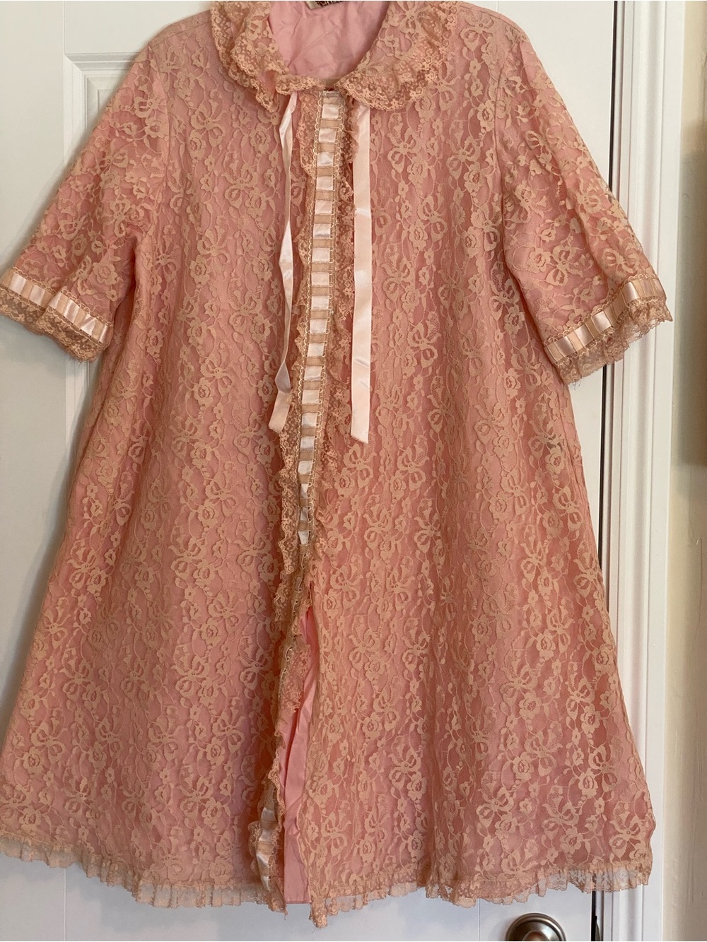 Vintage mid century Lace-Overlay Pink Robe with Ribbon Trim